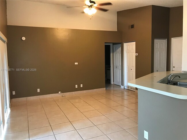 Foto del edificio - 9999 Summerbreeze Dr