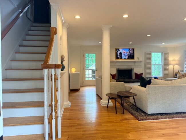 Foto del edificio - Stunning 4-Bedroom Cary Home with Basement! Available August 5th 2026!