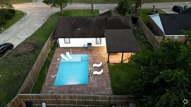 Building Photo - 12115 Wood Forest Dr