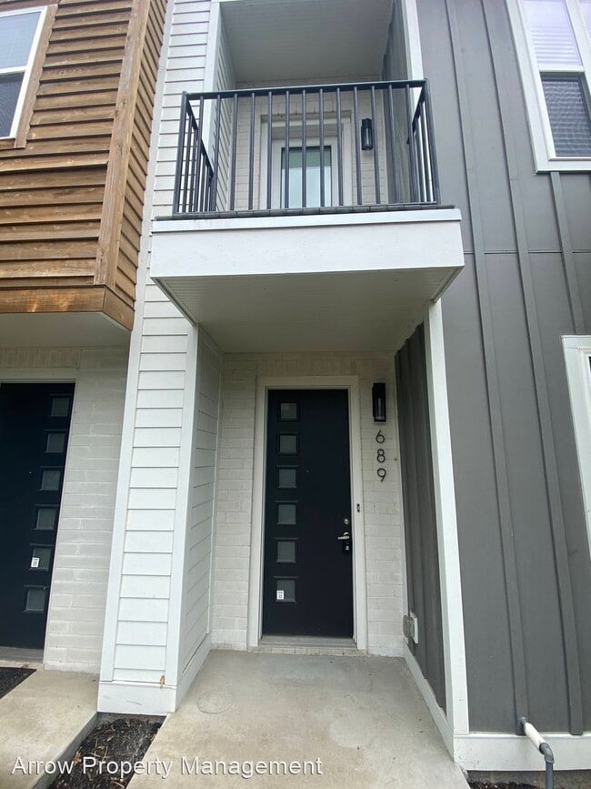Building Photo - 3 br, 3.5 bath House - 689 Vernon Ave