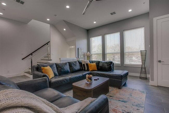 Photo - 2239 Lovedale Ave Apartment