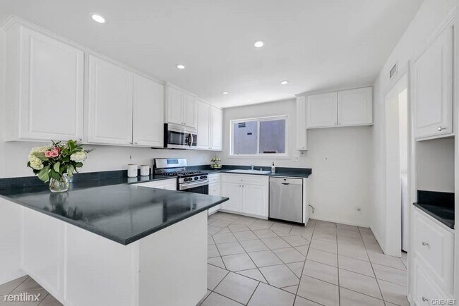 Building Photo - 3 br, 2 bath House - 24312 Vanowen St