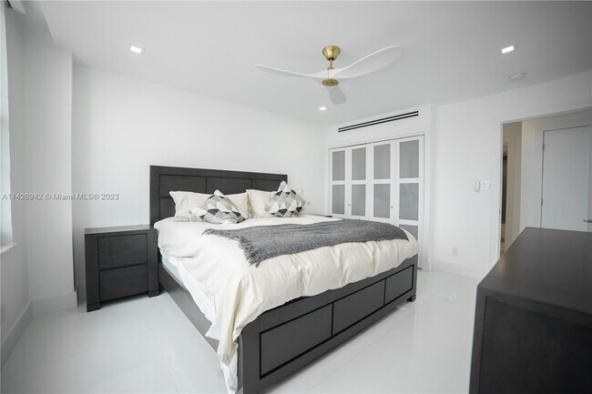 Foto del edificio - 5600 Collins Ave