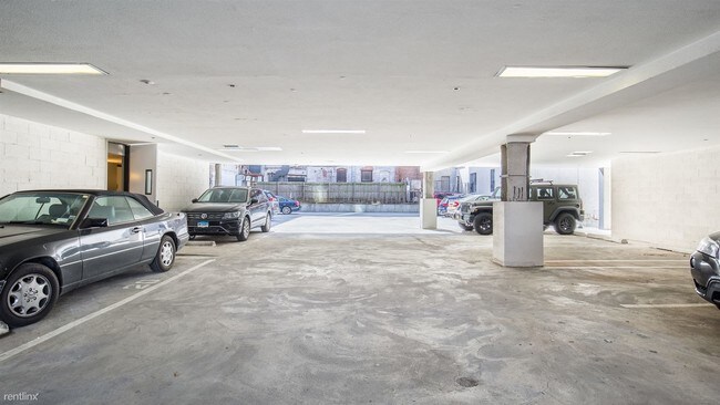 Foto del edificio - 1 br, 1 bath Apartment - 210 N 12th St Apt 5G