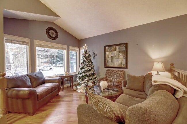 Photo du bâtiment - 36 Millpark Rd SW