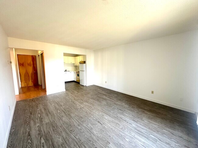 Building Photo - 205-776 Vaughan Street, Quesnel, BC