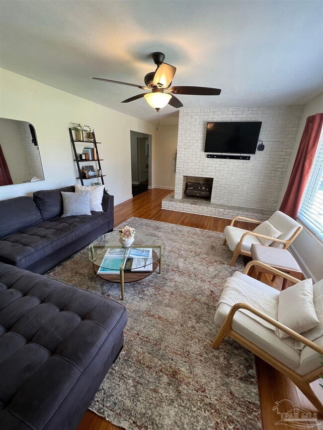 Foto del edificio - 320 Gamarra Rd