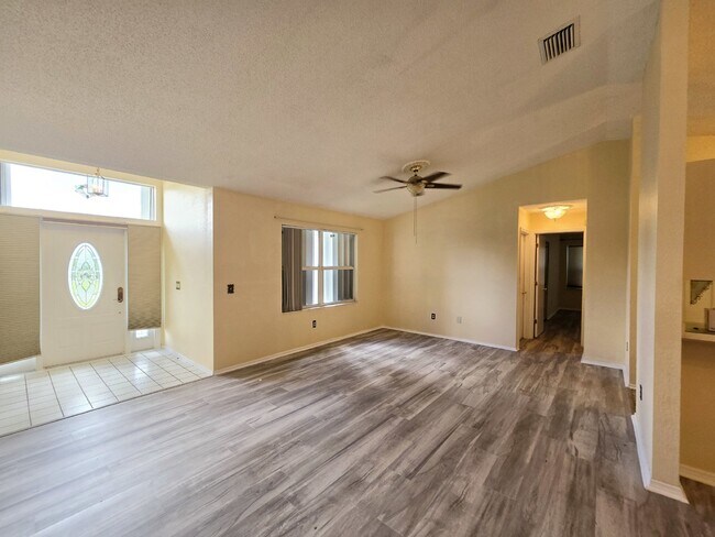 Building Photo - 3495 Lake View Blvd