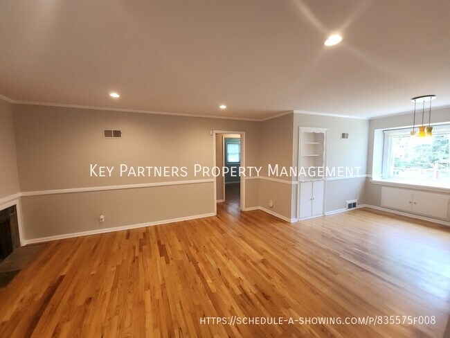 Building Photo - 5122 Clark-