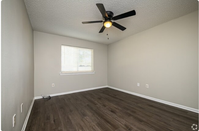 Building Photo - 2121 Lobdell Blvd