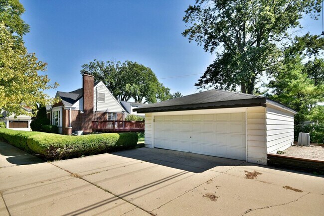 Building Photo - 278 W Crescent Ave
