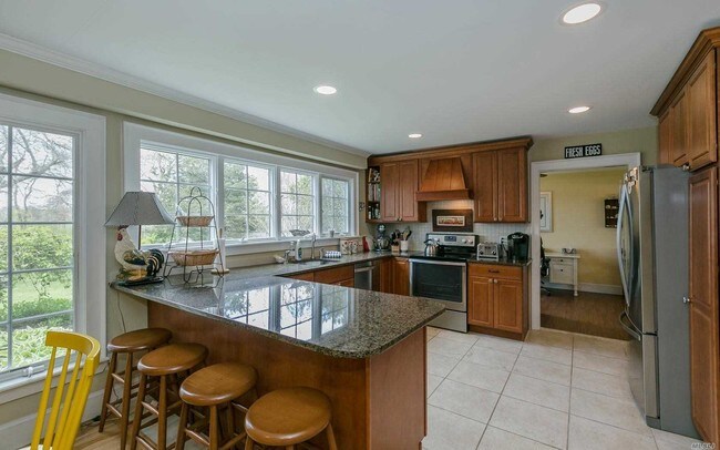 Foto del edificio - 51 Halsey Rd