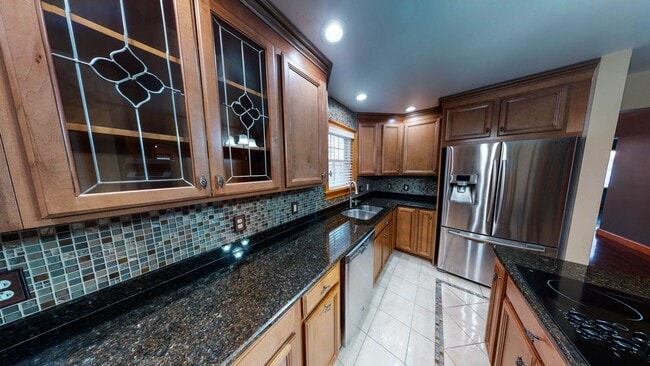 Foto del edificio - Beautiful Spacious Single-Family Home in Beaver Hills | 8-bed 3.5-bath