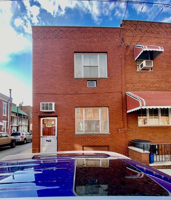 Building Photo - 2312 S 11th St