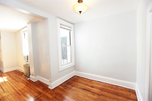 Foto del edificio - 1554 Greene Ave