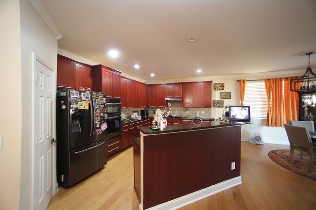 Foto del edificio - Spacious 3-Bedroom Home in Desirable Amber...