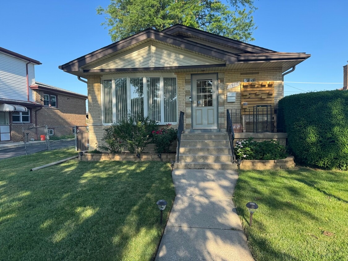 Primary Photo - 7930 McVicker Ave