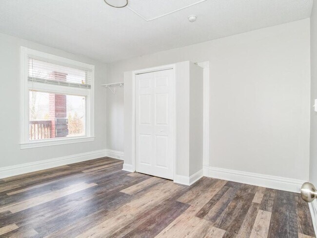 Foto del edificio - 506 Bryan Ave