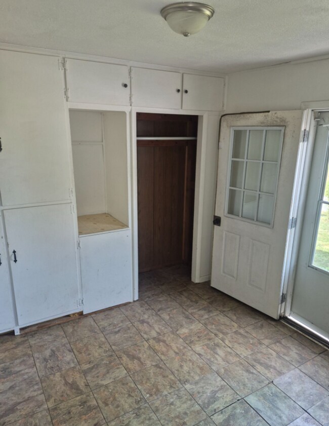 Building Photo - Charming 3-Bedroom Home with Garage & Private Backyard in Brookston, IN