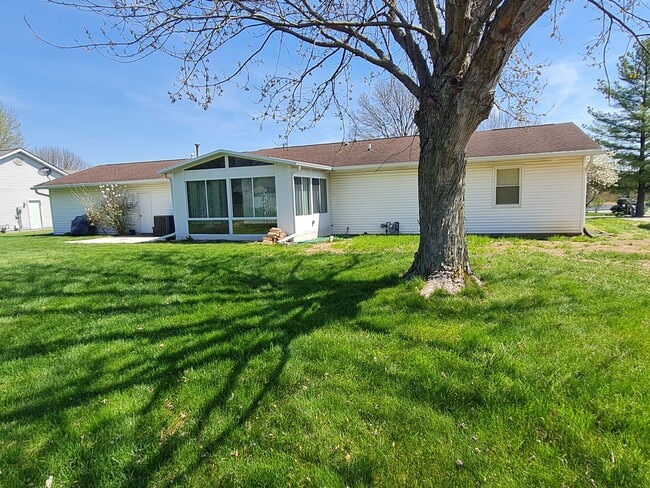 Building Photo - 30 Lakeside Dr