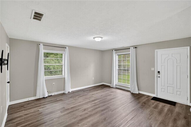 Foto del edificio - 1351 Eason St NW