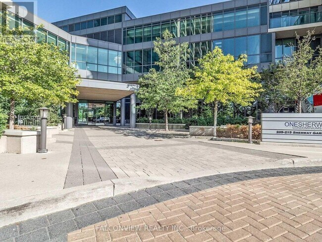 Photo du bâtiment - 215 Sherway Gardens Rd