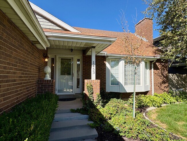 Building Photo - 1453 E Vintry Cir
