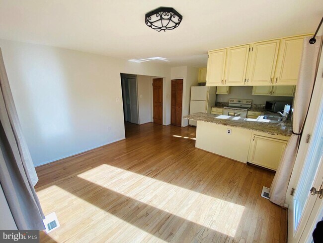 Building Photo - 9889 Burke Pond Ct