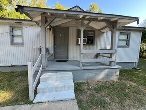 Building Photo - 824 Winston Rd