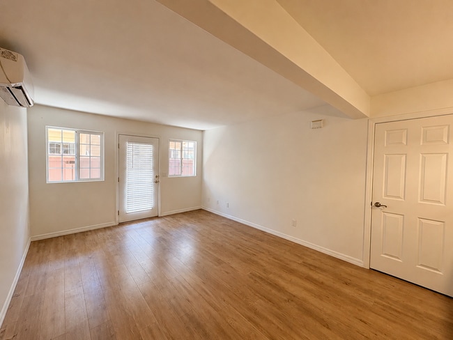 Building Photo - 5252 Balboa Arms Dr
