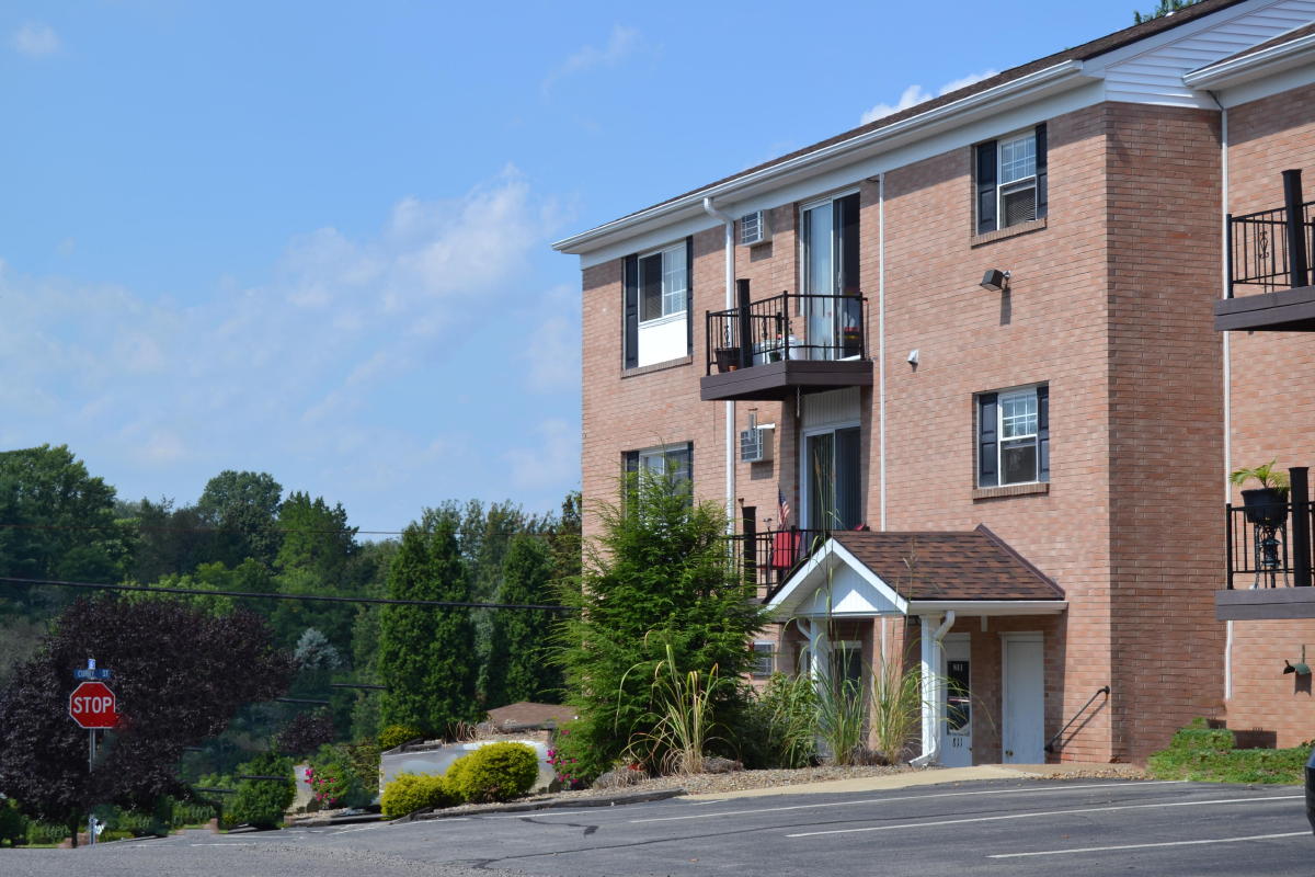 Town and Country Apartments - Town & Country Apartments