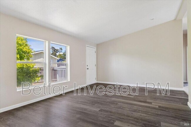 Foto del edificio - 1449 E Oak St