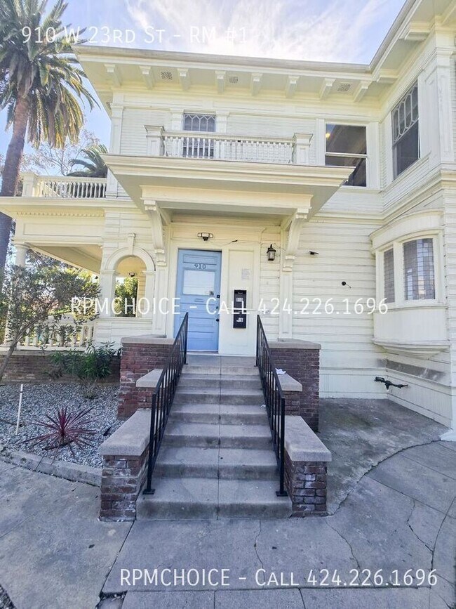 Building Photo - 910 W 23rd St