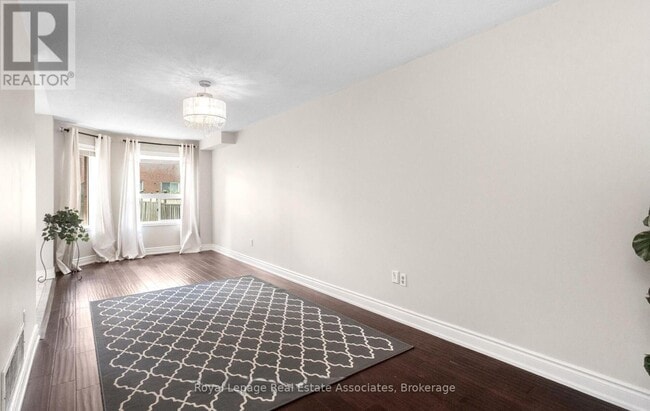Building Photo - 116 Lake Louise Dr