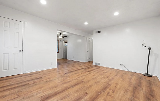 Foto del edificio - 6463 N 55th St