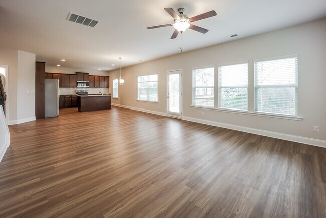 Foto del edificio - 6361 Flat Rock Ln