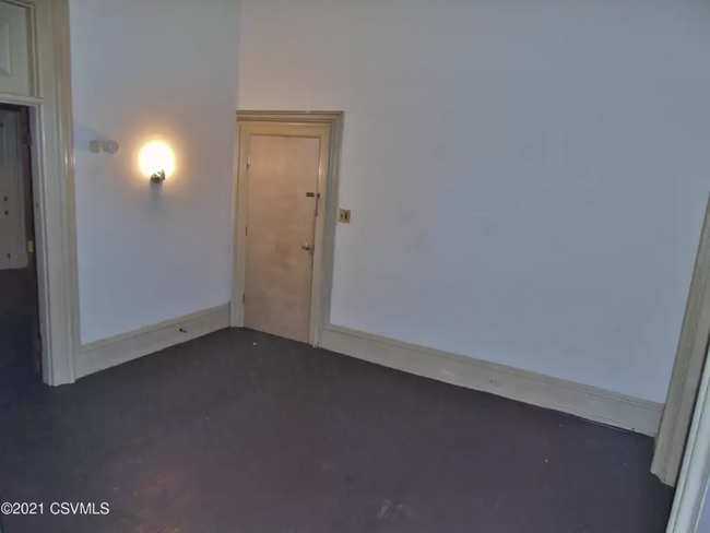 Foto del edificio - 319 E Sunbury St