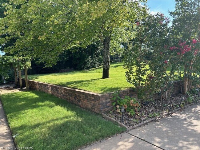 Foto del edificio - 2100 S 70th St