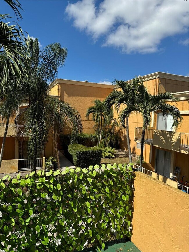 Foto del edificio - 17911 NW 68th Ave