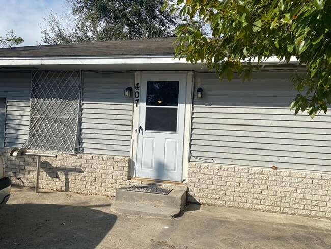 Building Photo - 407 E Homan Ave