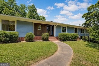 269 W Hermitage Rd NE