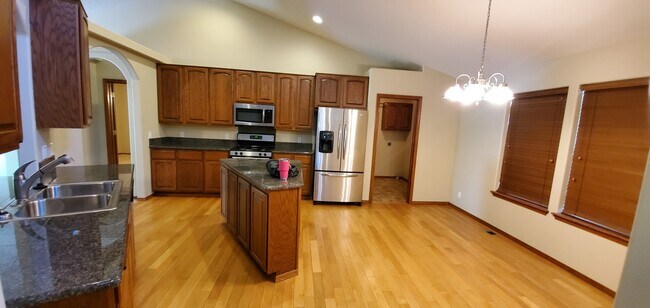 Foto del edificio - Beautiful 6 Bed/3 Bath House in Hayden, ID!