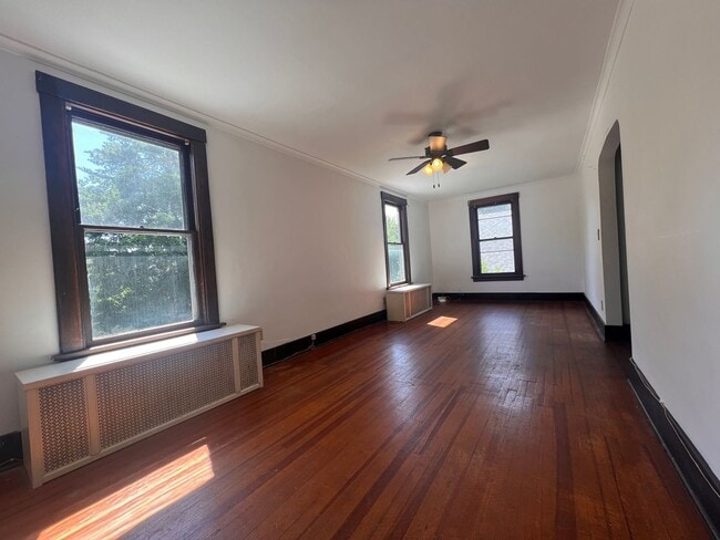 Building Photo - 2224 Iowa St