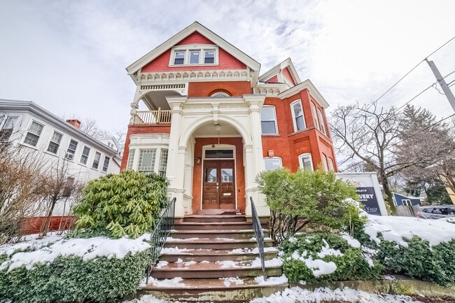 Building Photo - 495 Orange St