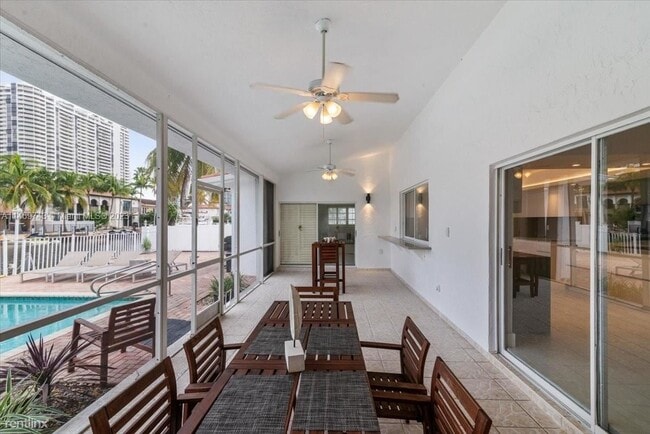Building Photo - 4 br, 4 bath House - 3321 NE 170th St # 3321