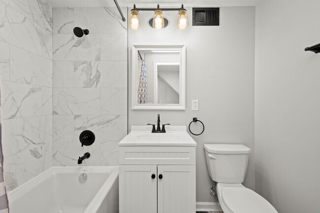 Building Photo - BEAUTIFUL 3 BEDROOM IN THE HEART OF SOUTHS...