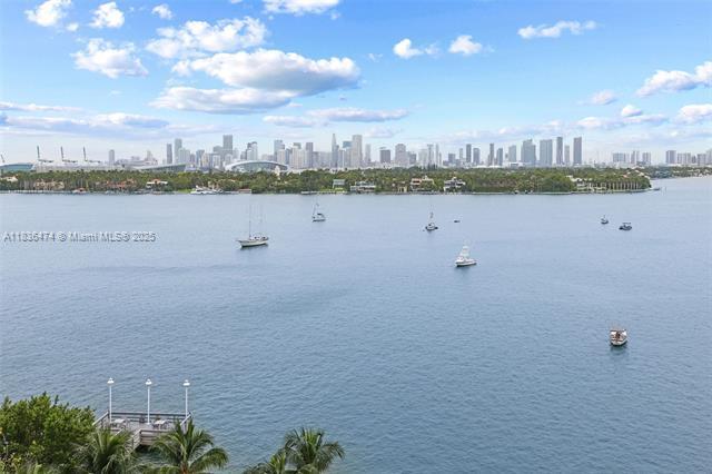 Foto del edificio - 5875 Collins Ave