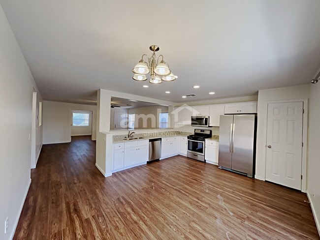 Building Photo - 12433 W Willow Ave