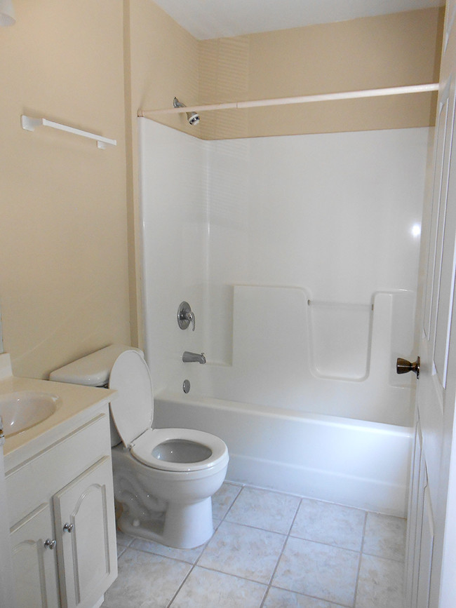 Building Photo - Lone Oak Townhomes