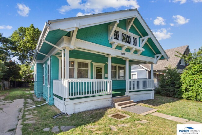 Foto del edificio - Large Bungalow  in College Hill - **Move in Special - 1/2 off first months rent**